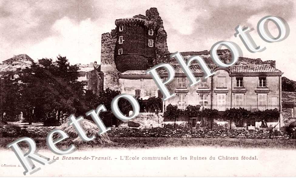 Ecole communale et les ruines du chateau feodal