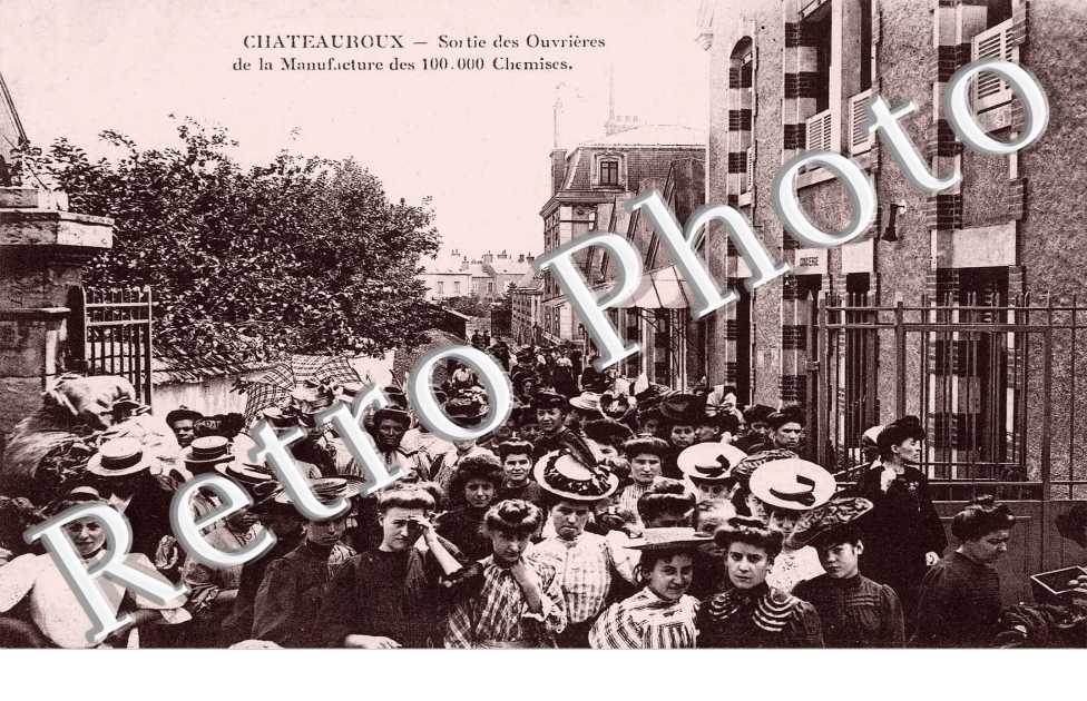 sortie des ouvrieres de la manufacture des 100.000 chemises