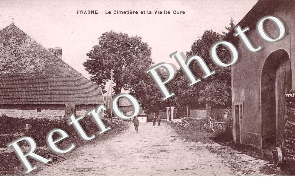 le cimetiere et la vieille cure