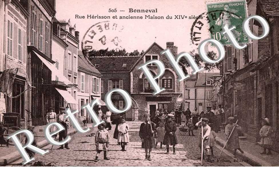 rue herisson et ancienne maison XIVe siecle