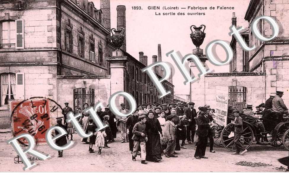 fabrique de faience, la sortie des ouvriers