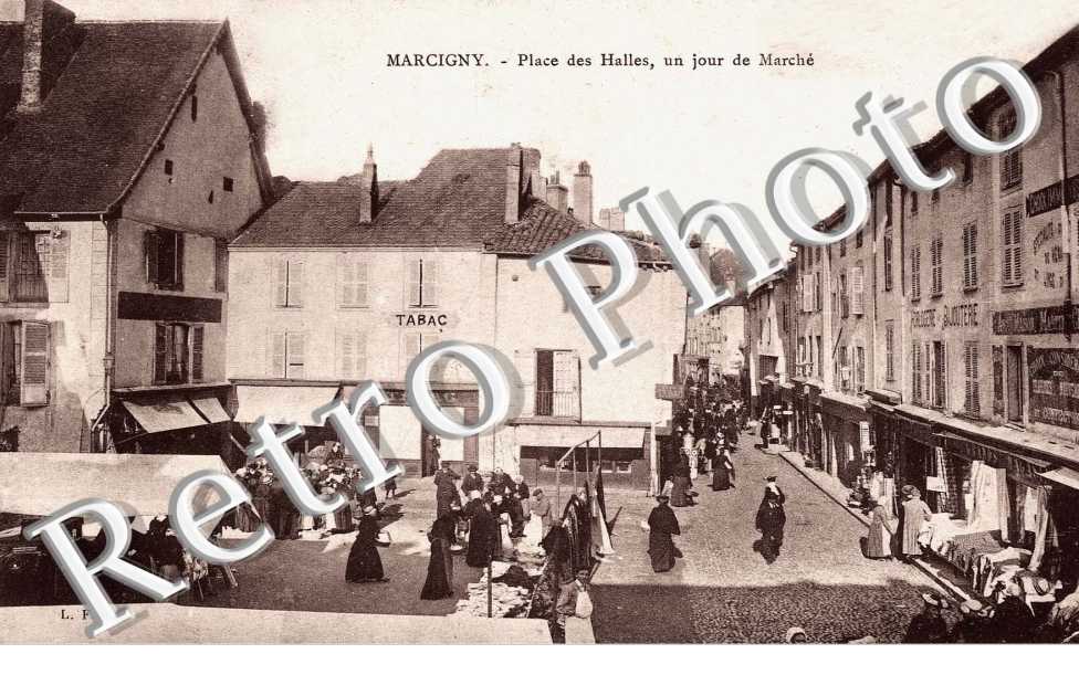 Place des halles un jour de marche