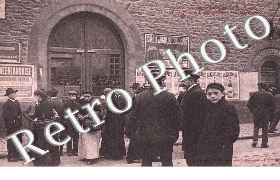 Greves de Limoges 18 avril 1905  Portail de la prison defonce par les grevistes