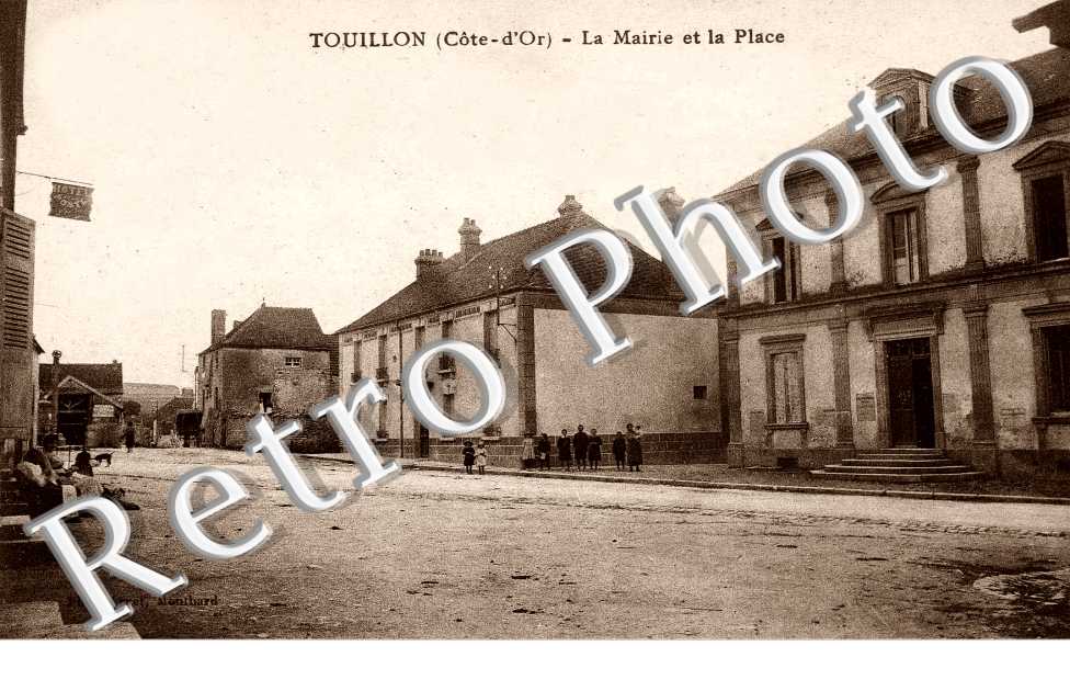 la mairie et la place