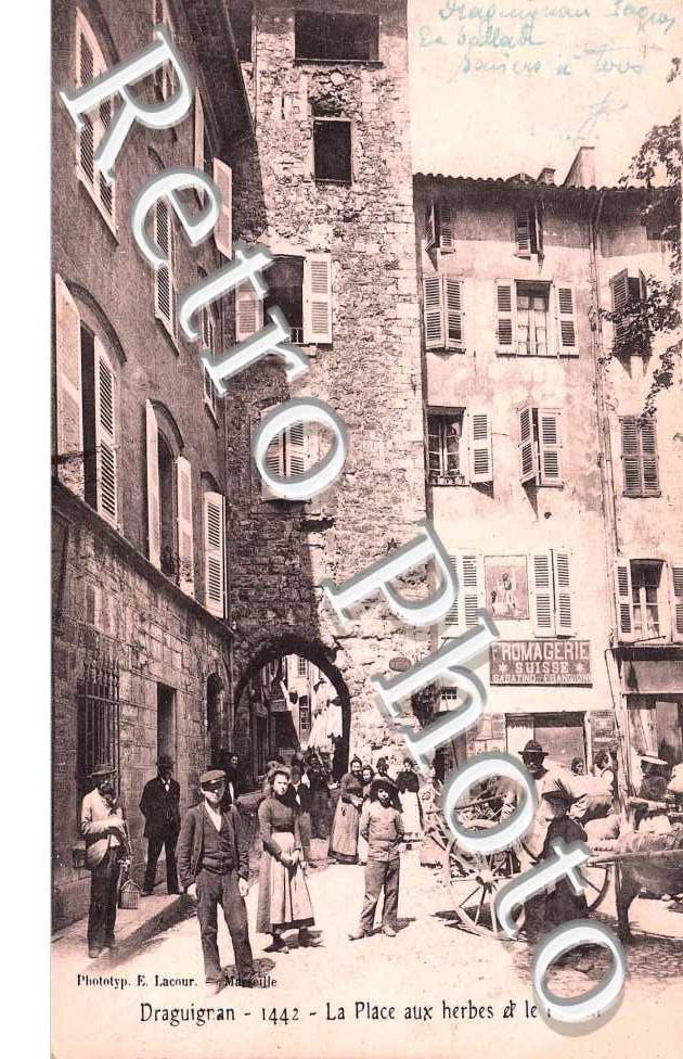 place aux herbes et le portail