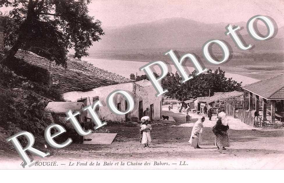 le fond de la baie et la chaine des babors