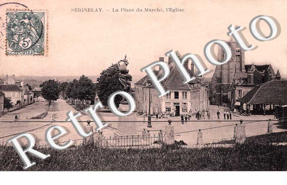 la place du marche et l&#039; eglise