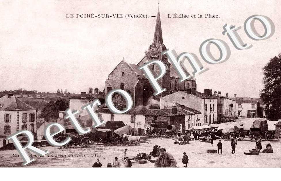 L&#039;EGLISE ET LA PLACE