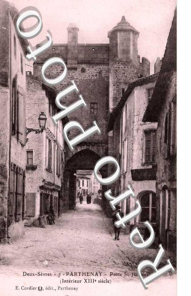 Deux Sevres 7 Parthenay porte St Jacques interieur...