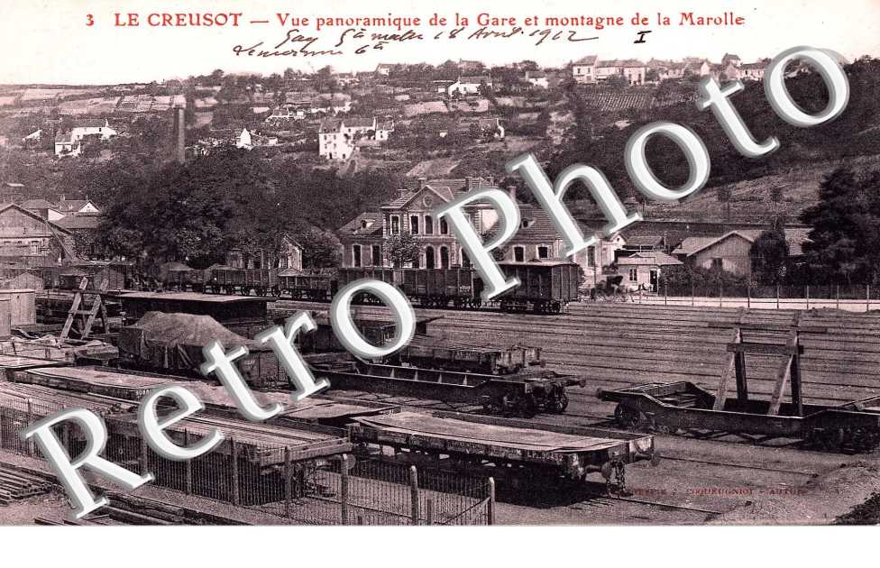 Vue panoramique de la gare et montagne de la Marolle