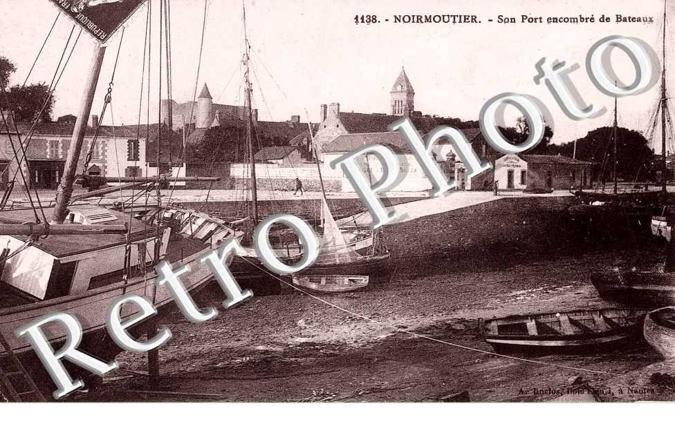 SON PORT ENCOMBRE DE BATEAUX