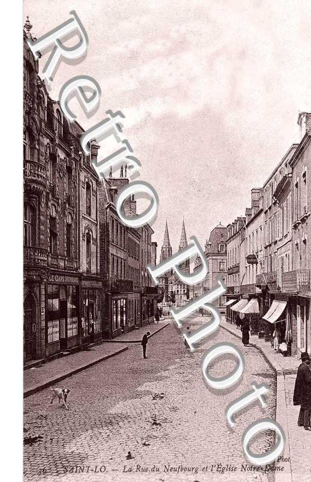 La rue du Neufbourg et l&#039;eglise Notre Dame