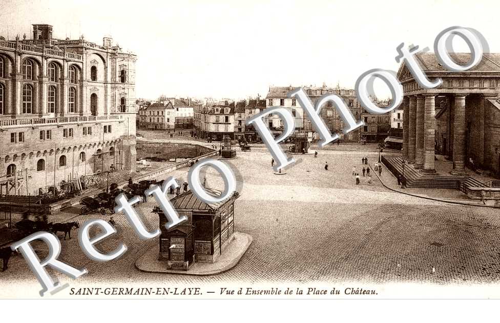 VUE D&#039;ENSEMBLE DE LA PLACE DU CHATEAU