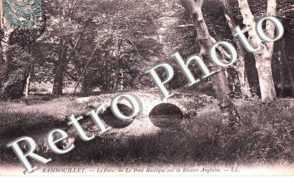LE PONT RUSTIQUE SUR LA RIVIERE