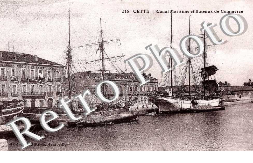 canal maritime et bateaux de commerce