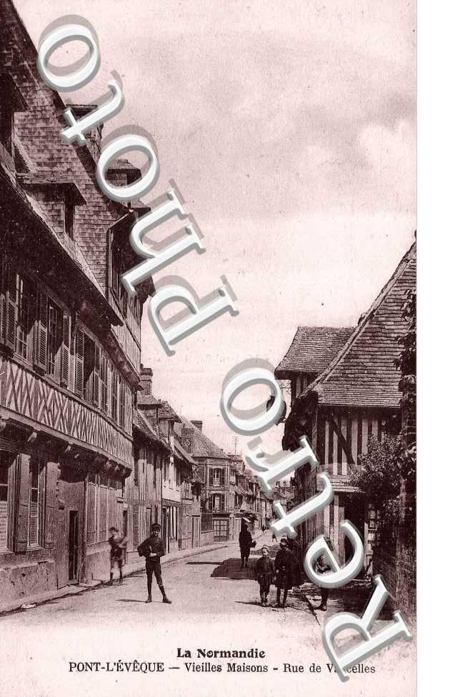 VIEILLES MAISONS RUE DE VAUCELLES LA NORMANDIE