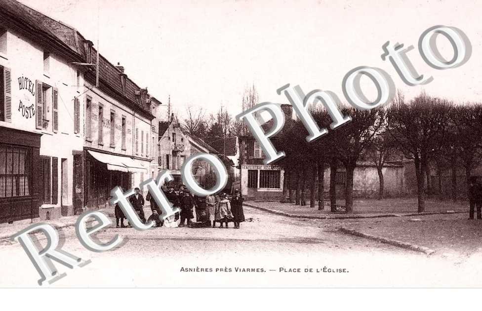 Place de l&#039;eglise - hotel de la poste