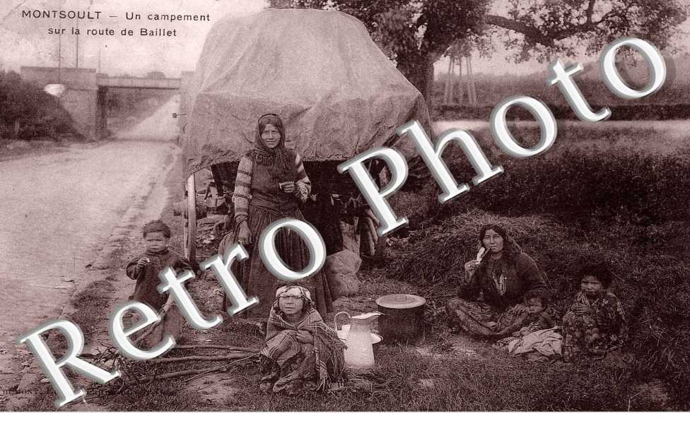 Un campement sur la route de Baillet
