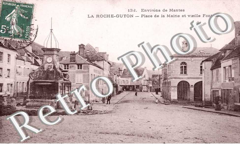 Place de la Mairie et Vieille Fontaine