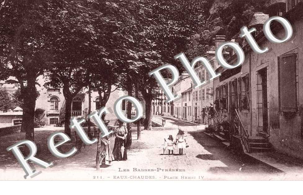 EAUX CHAUDES PLACE HENRI IV