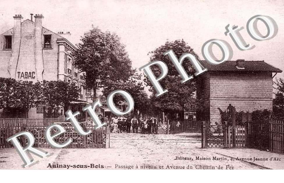 Passage à niveau et avenue du Chemin de Fer
