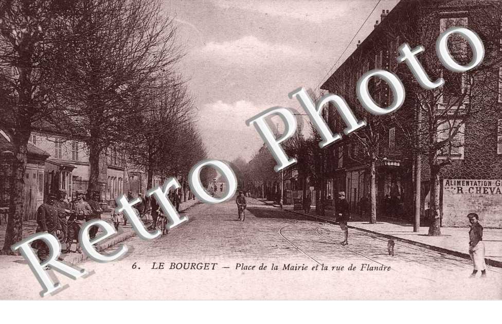 place de la mairie et la rue de Flandre