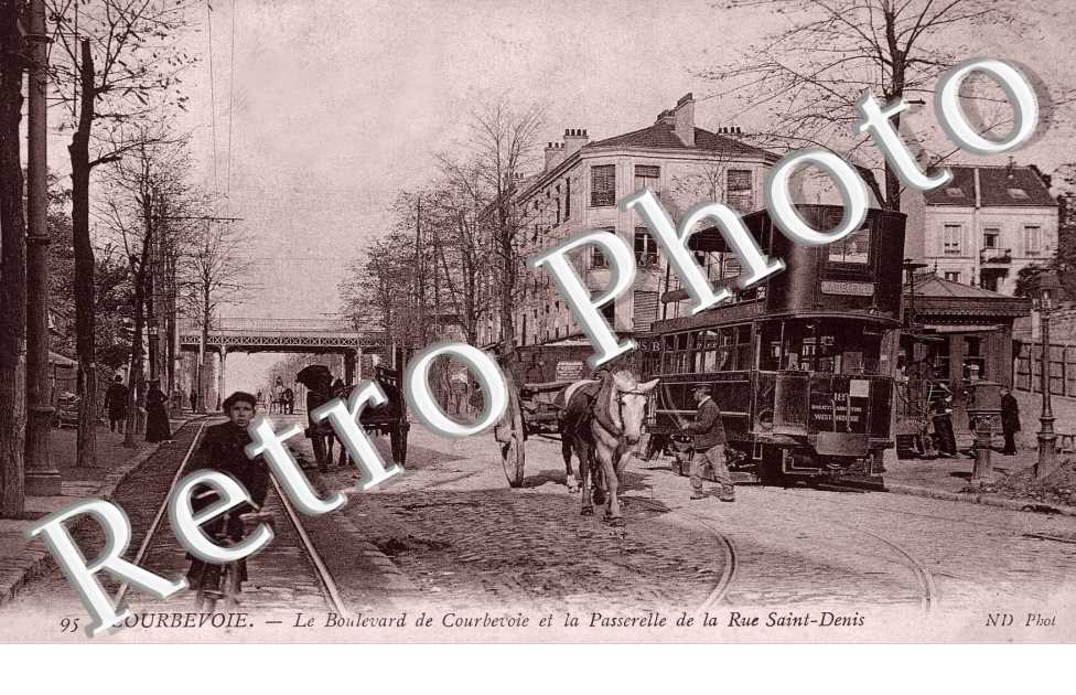 Le boulevard de Courbevoie et la passerelle de la rue Saint Denis - attelage de cheval - tramway