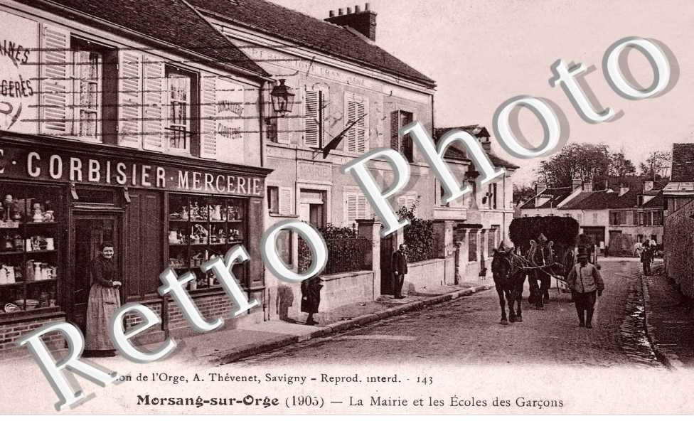 La mairie et les ecoles des garcons