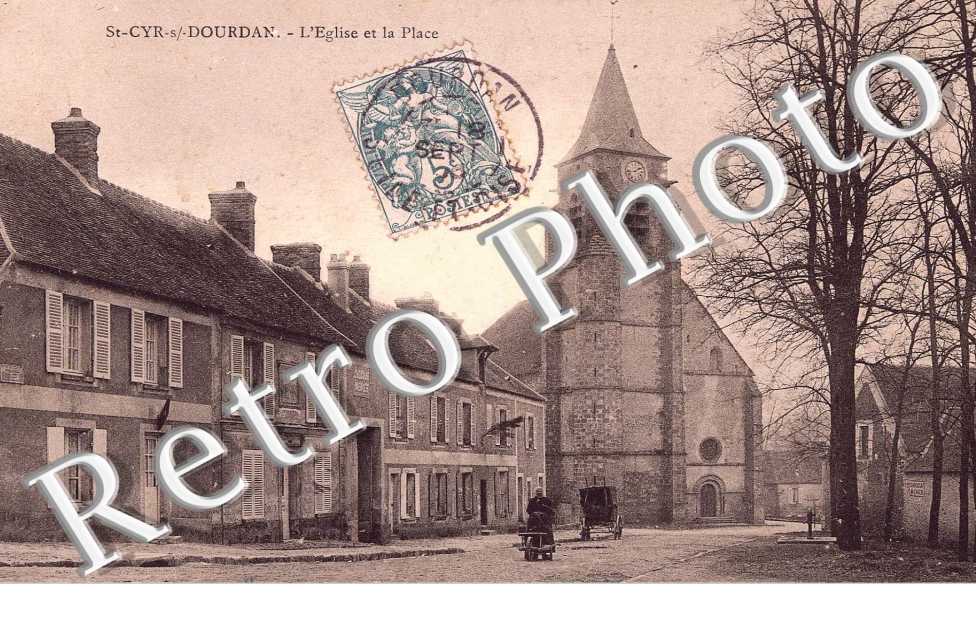 L&#039;EGLISE ET LA PLACE