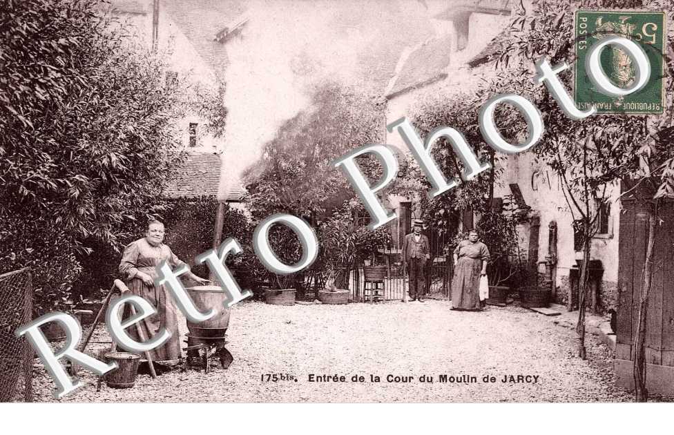 Entree de la cour du moulin de Jarcy