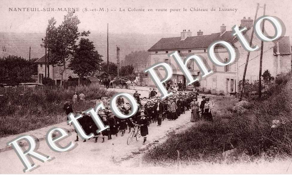 La colonie en route pour le chateau de Luzancy