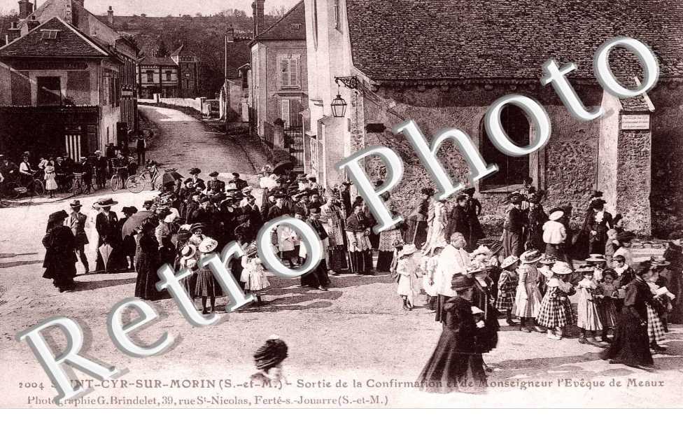 Sortie de la confirmation et de Monseigneur l&#039;eveque de Meaux - religion