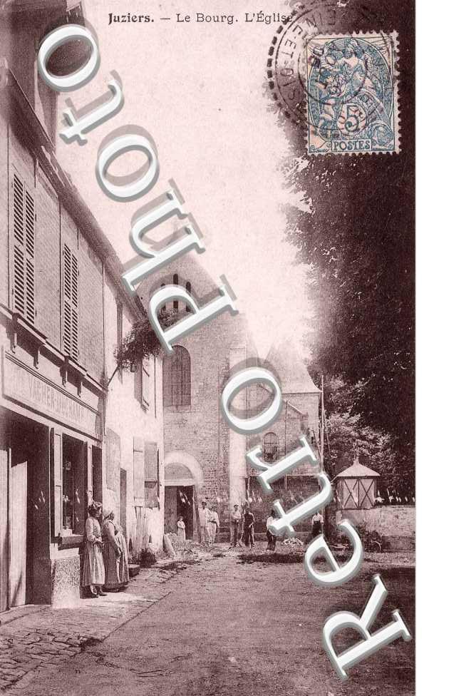 Le bourg - l&#039;eglise