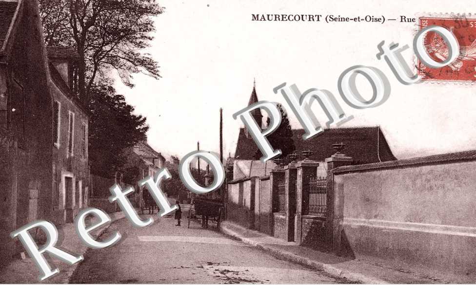 RUE ...(EGLISE AU FON A DROITE)