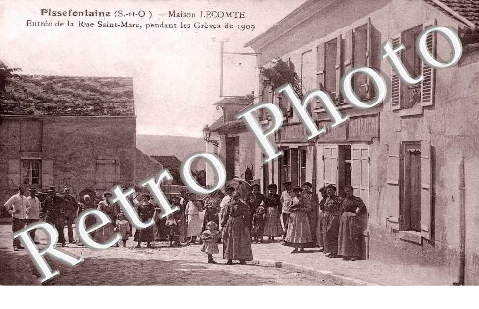 Maison Lecomte - Entree de la rue Saint-Marc pendant les Greves de 1909