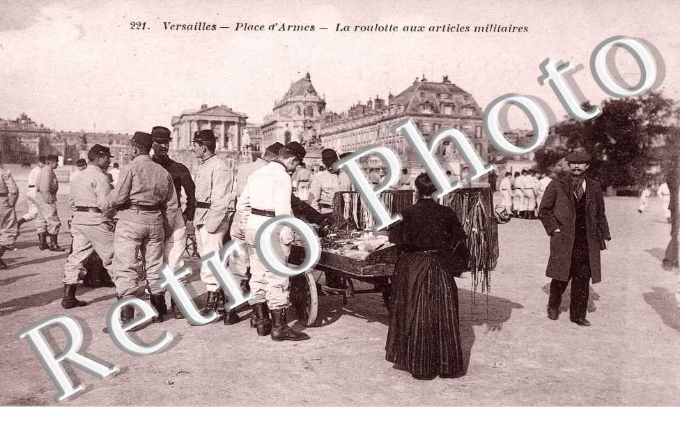 Place d'Armes - la roulotte aux articles militaires