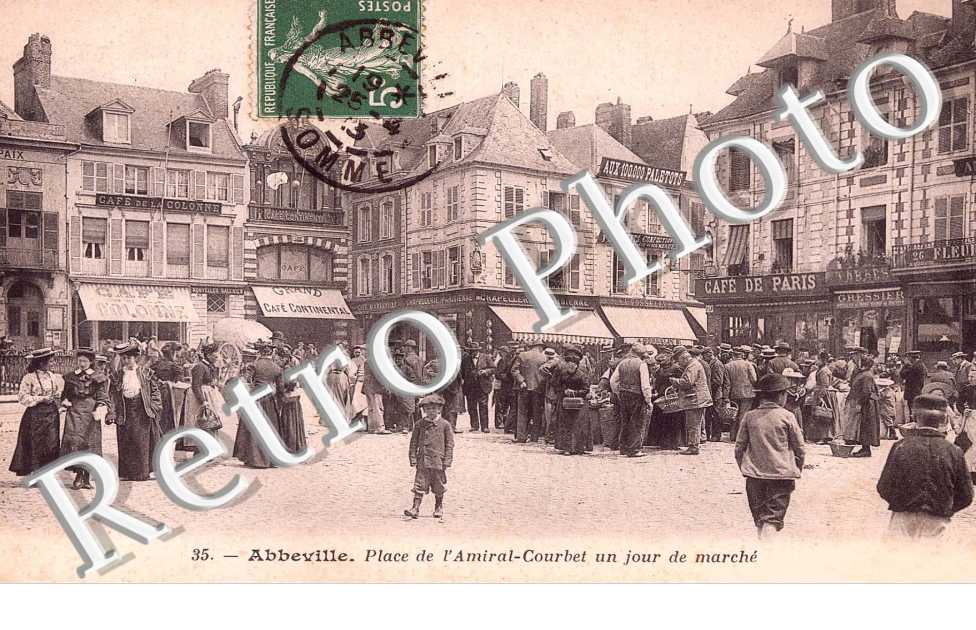 Place de l'Amiral Courbet un jour de Marche