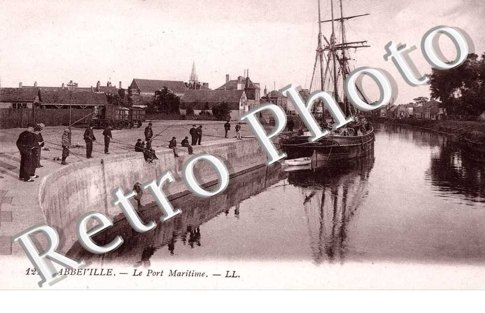 Le port maritime (bateau)