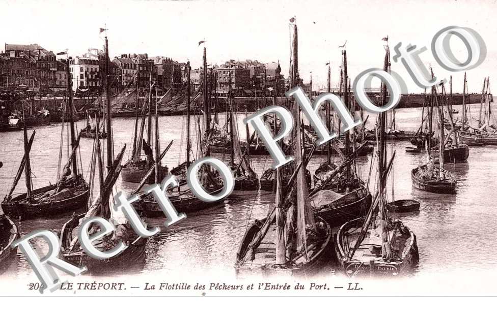LA FLOTILLE DES PECHEURS ET L&#039;ENTREE DU PORT