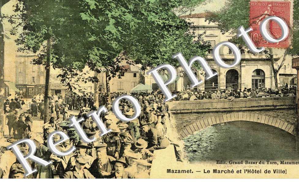 Le marche et l&#039;hotel de ville