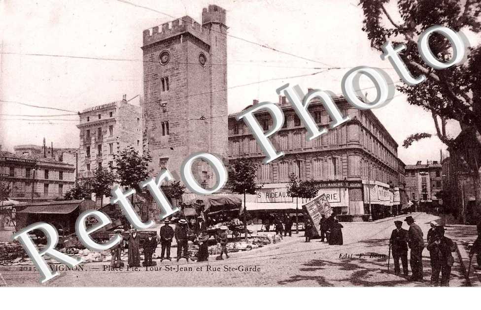 Place Pic Tour Saint-Jean et rue Sainte Garde
