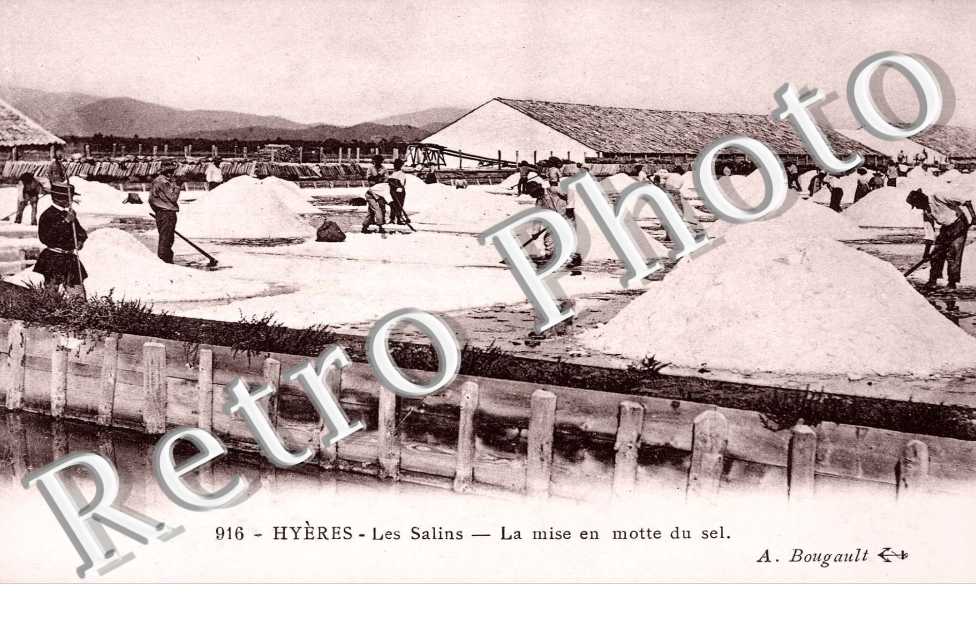 Les salins - la mise en motte du sel