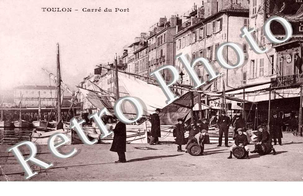 Carre du Port