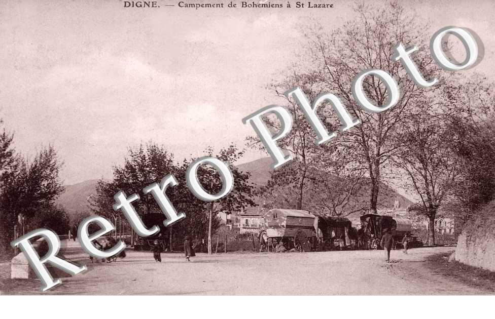 CAMPEMENT DE BOHEMIENS