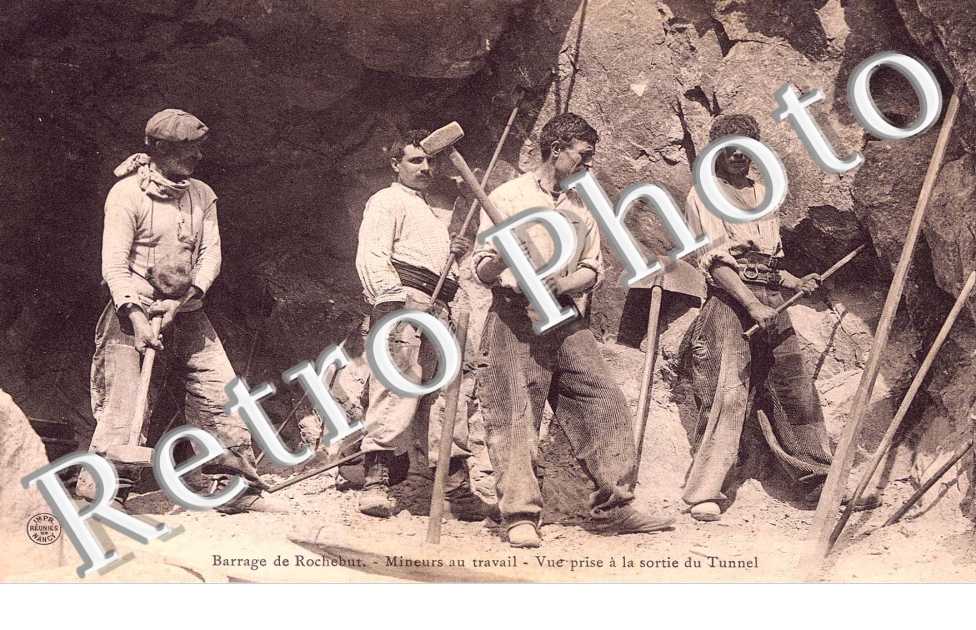 Barrage de Rochebut -  Mineurs au travail - Vue prise a la sortie du tunnel