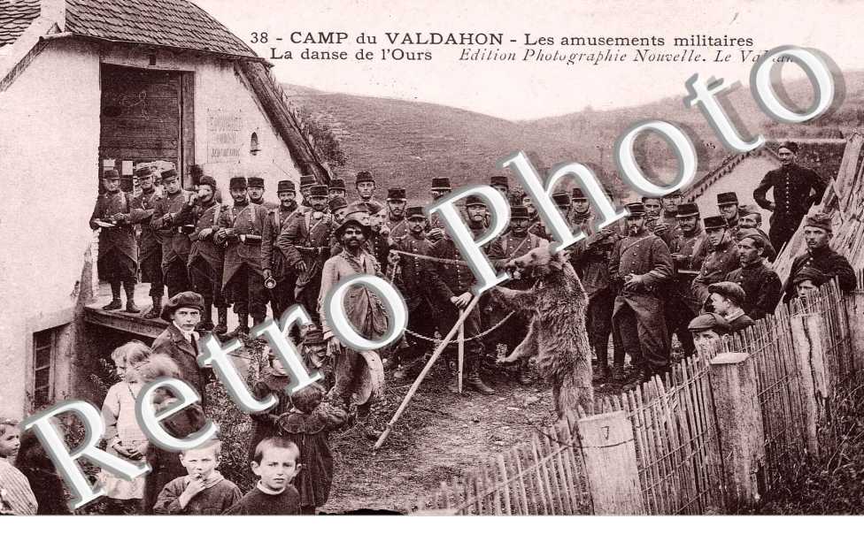 les amusements militaires, la danse de l&#039;ours