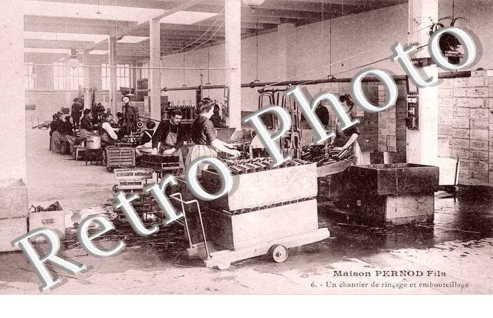 Maison Pernod Fils Un chantier de rincage et embouteillage