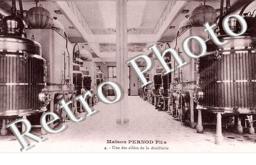 Maison Pernod fils Une des allees de la distillerie