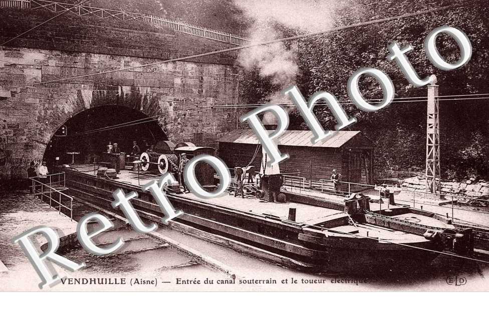 Entree du canal souterrain et le toueur electrique