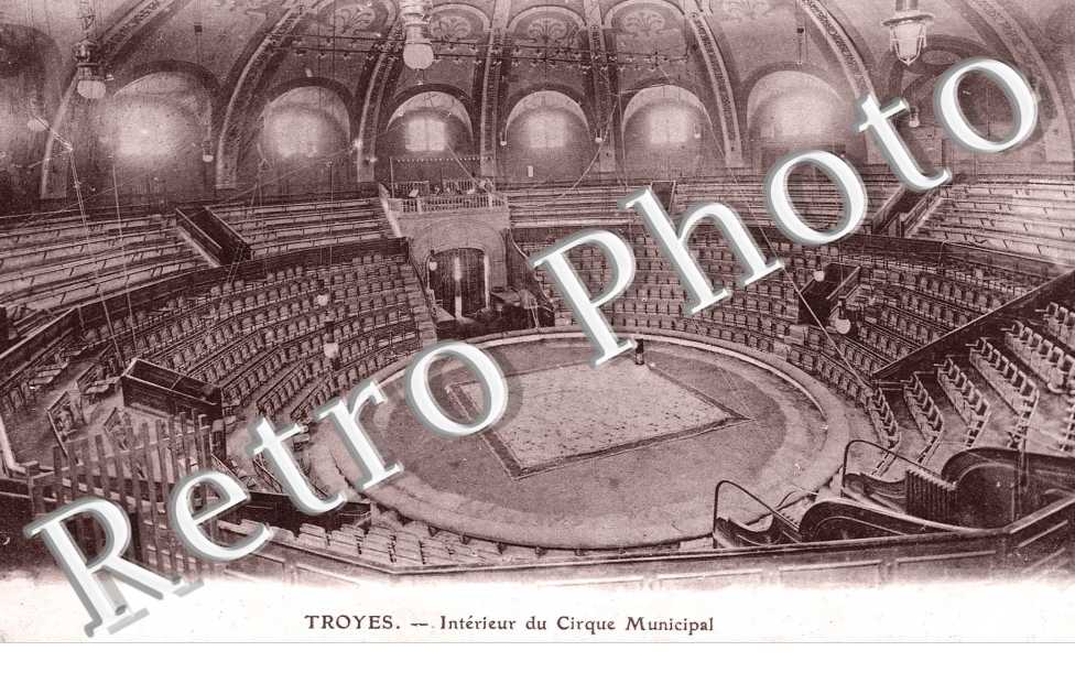 INTERIEUR DU CIRQUE 